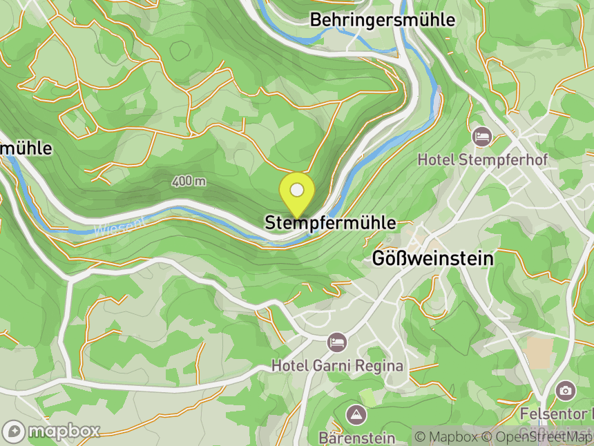 Wand des fallenden Laubs